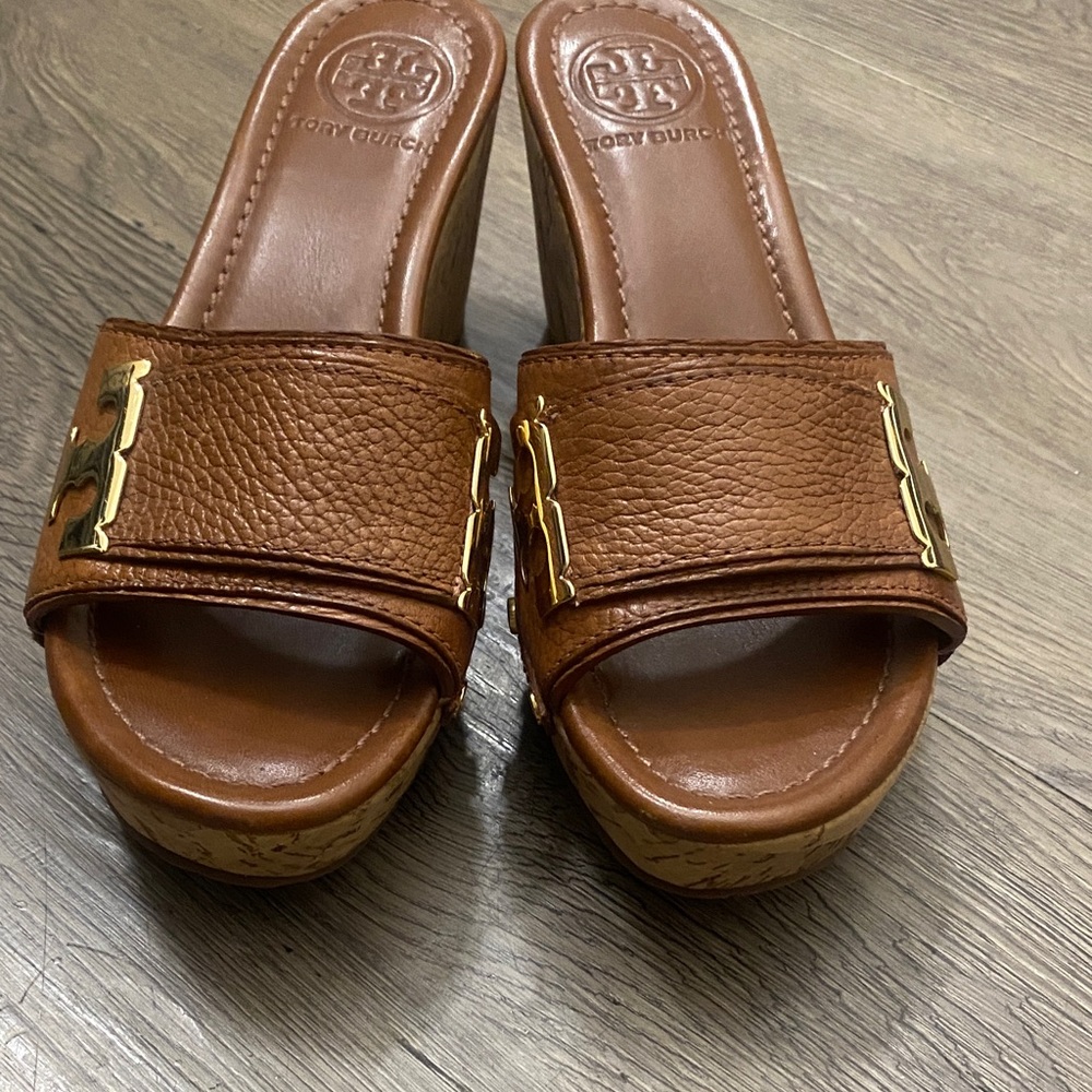 Tory Burch Tan and Gold Wedge Sandals - Picture 3 of 8